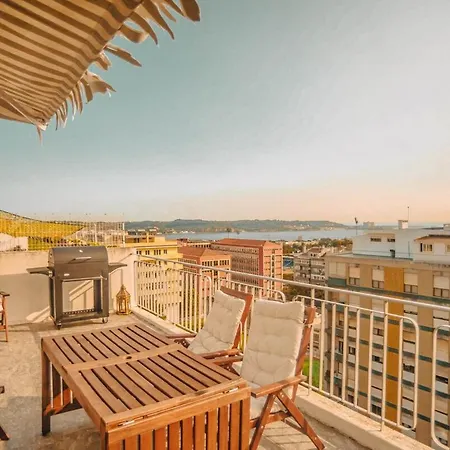 River Vista - 2 Bedroom Terrace Retreat شقة