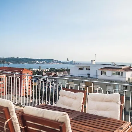 River Vista - 2 Bedroom Terrace Retreat * Lisbon