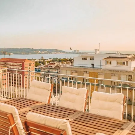 River Vista - 2 Bedroom Terrace Retreat *
