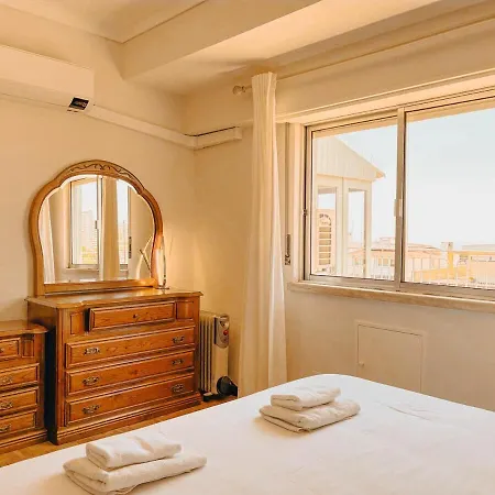 River Vista - 2 Bedroom Terrace Retreat * Lisbona