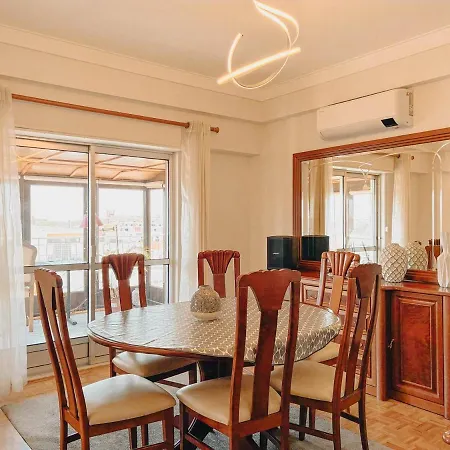 River Vista - 2 Bedroom Terrace Retreat Apartment